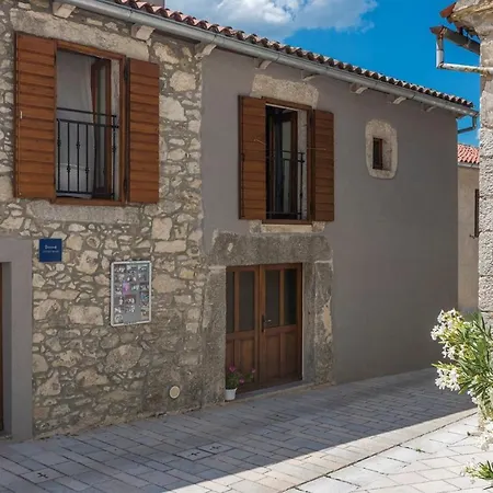 Petina ゲストハウス 3*