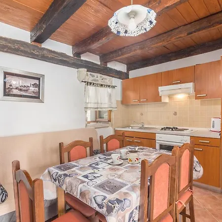 Πανσιόν Petina Pićan