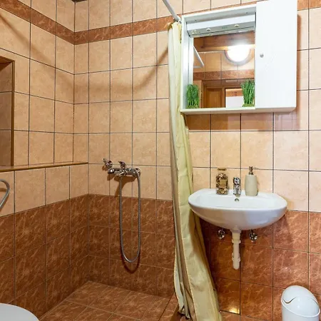 Petina Πανσιόν Pićan